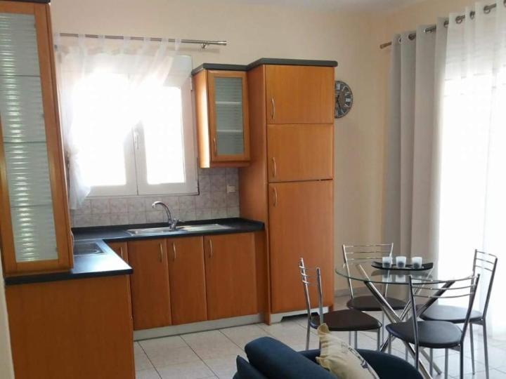 Elegant Apartment Near The Beach Néa Péramos Dış mekan fotoğraf