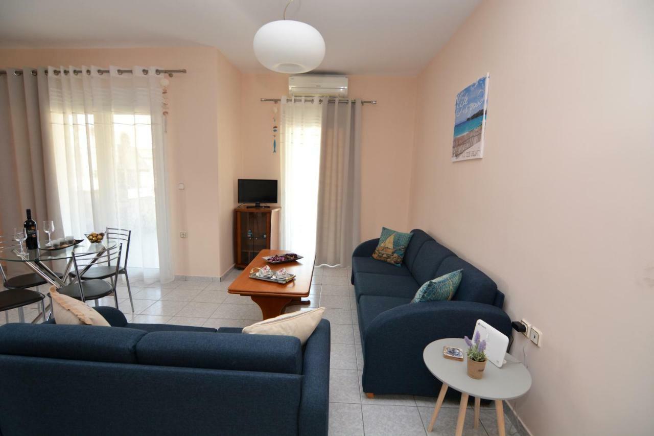 Elegant Apartment Near The Beach Néa Péramos Dış mekan fotoğraf