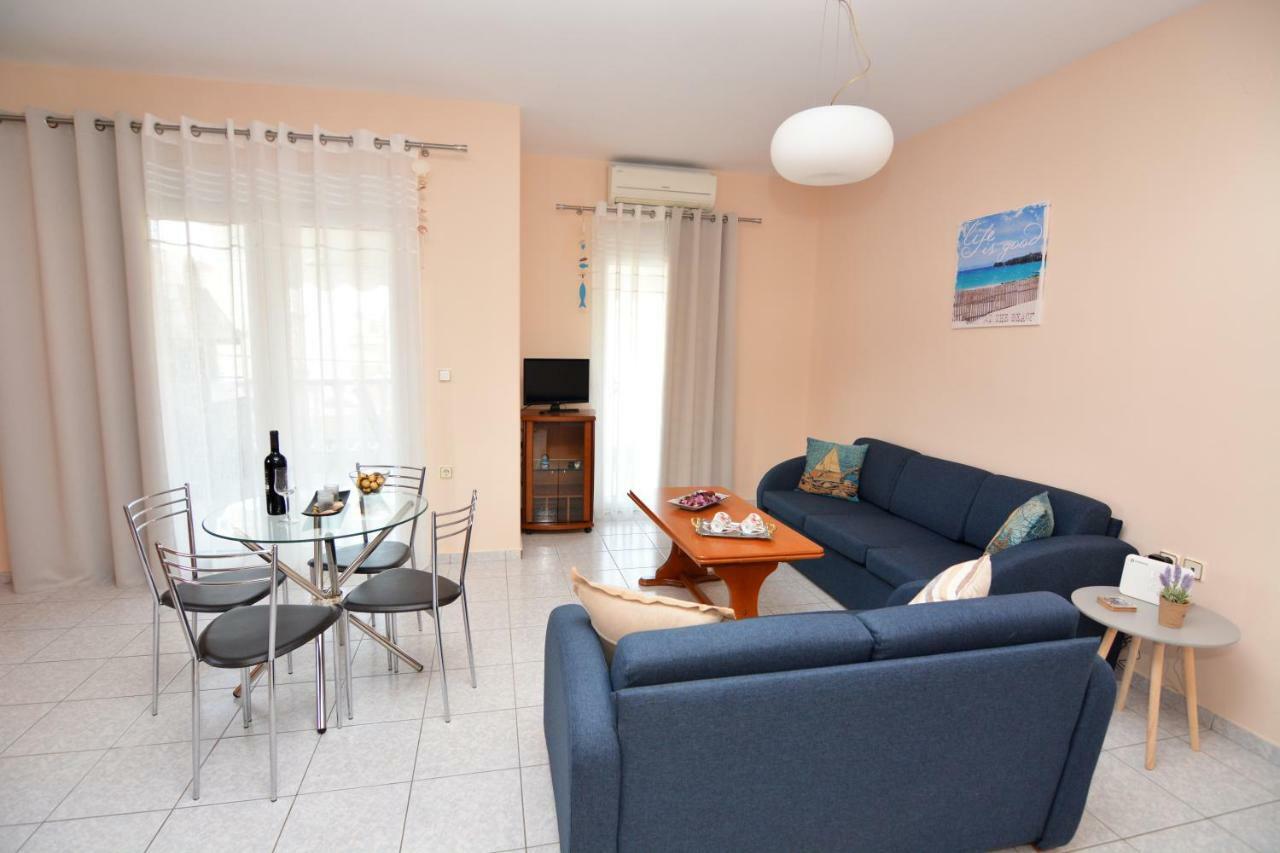Elegant Apartment Near The Beach Néa Péramos Dış mekan fotoğraf