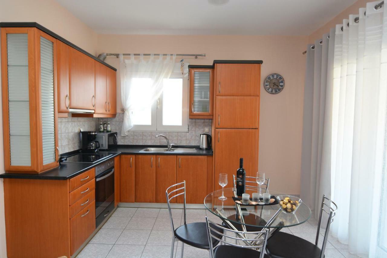 Elegant Apartment Near The Beach Néa Péramos Dış mekan fotoğraf