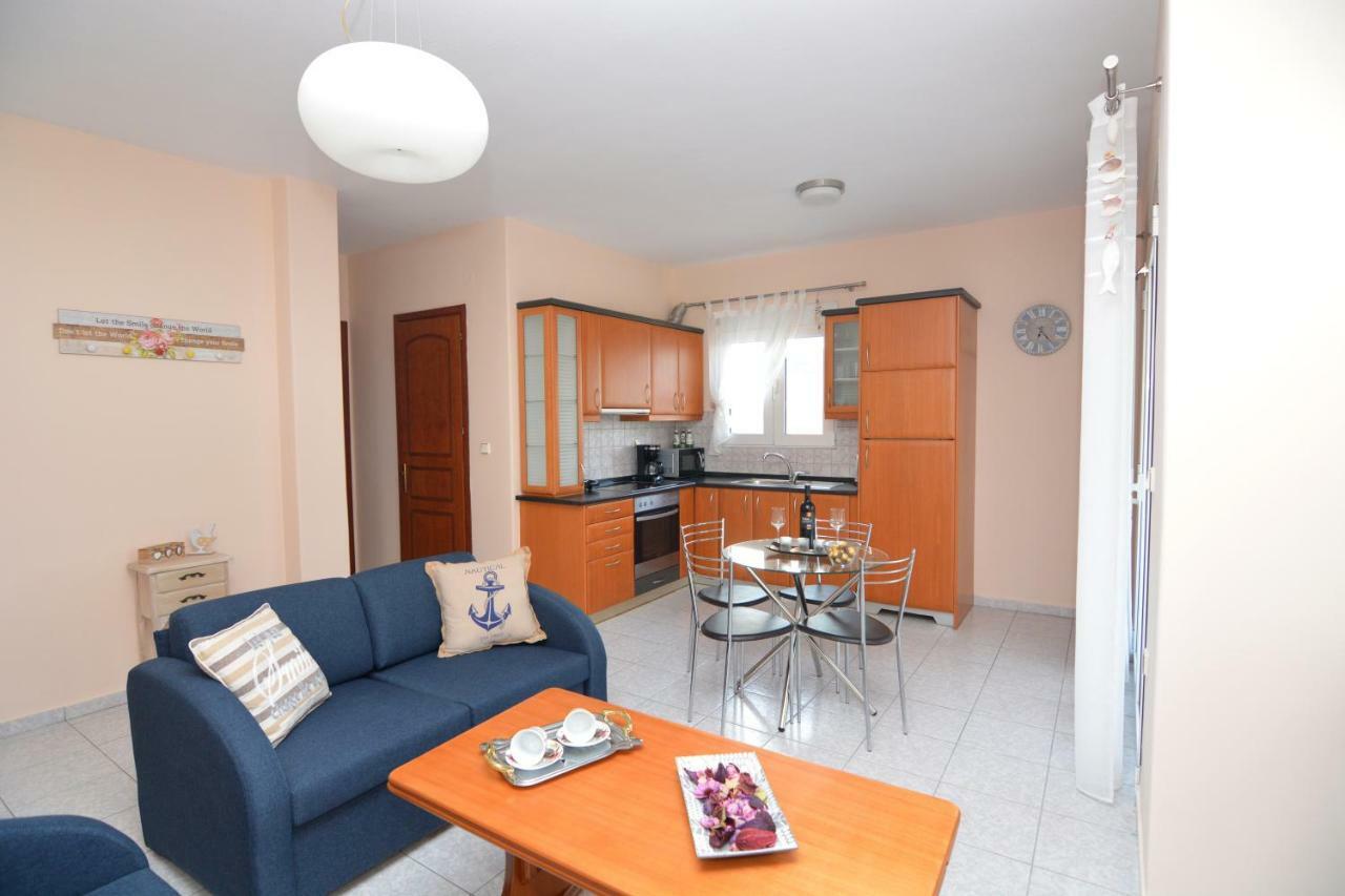 Elegant Apartment Near The Beach Néa Péramos Dış mekan fotoğraf