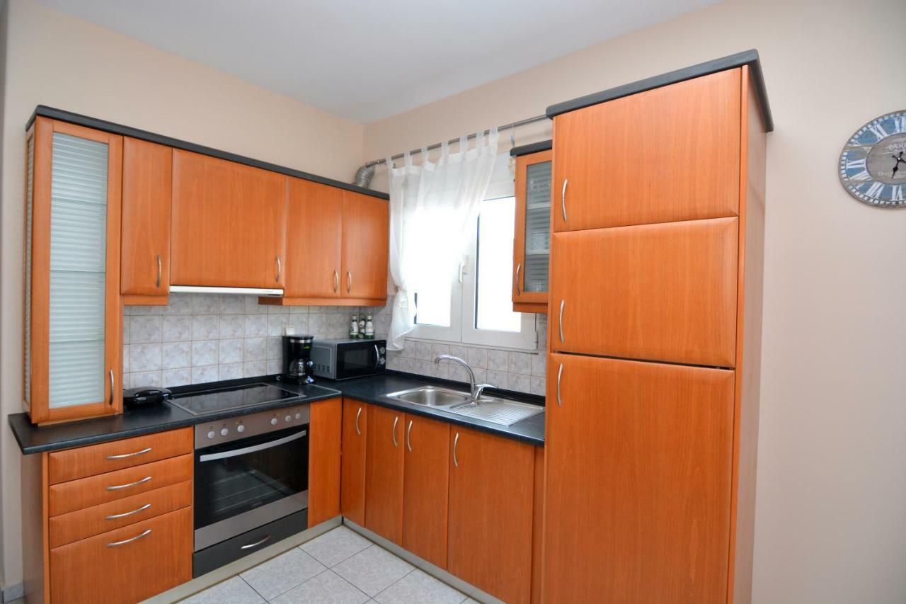 Elegant Apartment Near The Beach Néa Péramos Dış mekan fotoğraf